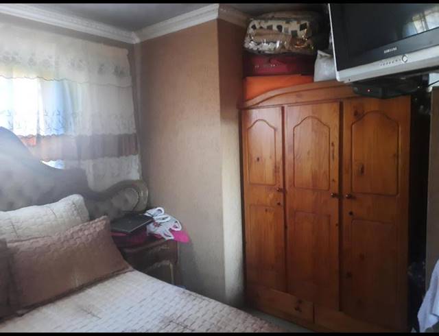 2 BEDROOM HOUSE FOR SALE IN LAKESIDE